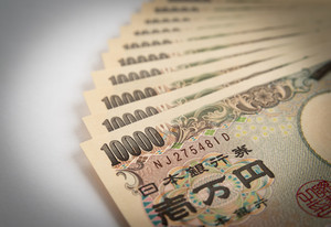 副業の年収「10万円以内」が6割、仕事内容は?