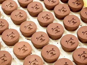 【犬】京都の和菓子屋が100年前のデザインでつくったココアが話題に