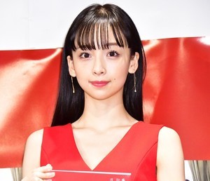 華村あすか、100点満点の1st写真集は「ありのままの自分を皆さんに!」【動画あり】