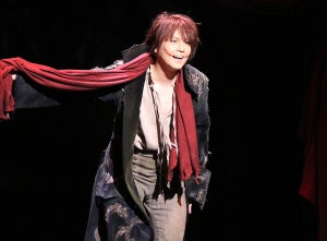 浦井健治、『笑う男』ついに開幕! 関係者のコロナ陽性で公演中止からの復活