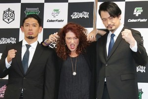 純烈・小田井涼平、妻LiLiCoの引退試合でプロレスデビュー「守ります!」