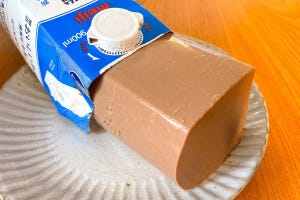 【丸ごと】牛乳パックでつくるチョコムースがインパクトMAXすぎる～! - 「トゥルン!ってさせたい」「やるしかない」とワクワク!
