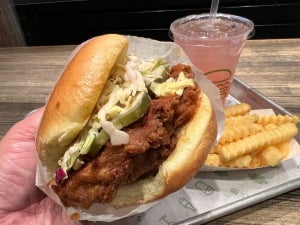 Shake Shack期間限定メニュー「ダークミートホットチキン」は想像以上に刺激的でジューシーだった