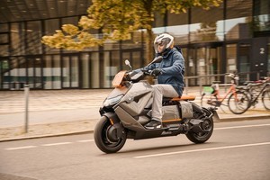 BMW、電動スクーター「CE 04」を発売へ