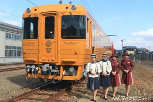JR四国「伊予灘ものがたり」の新車両とともに新たな制服をお披露目