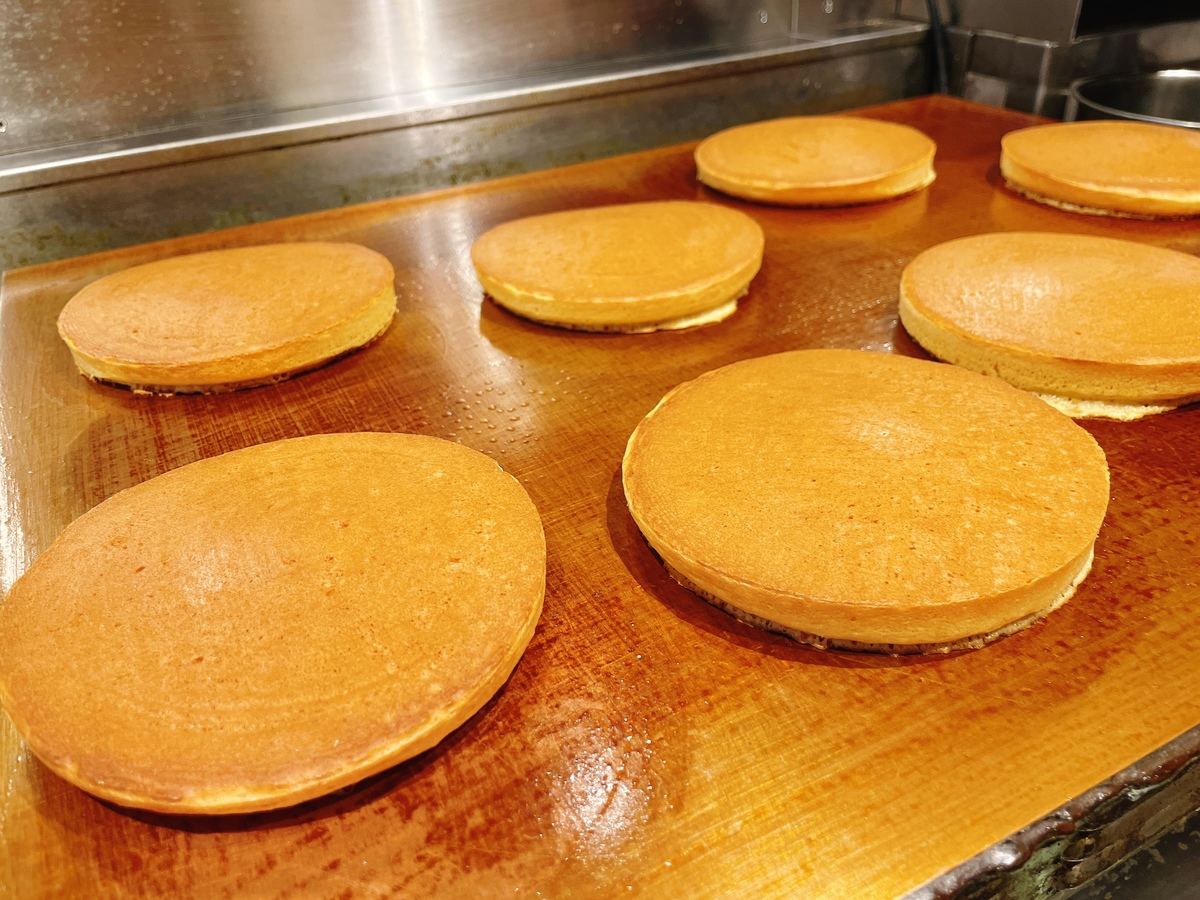 トラディショナル・ホットケーキは専用の銅板で丁寧に焼き上げられている