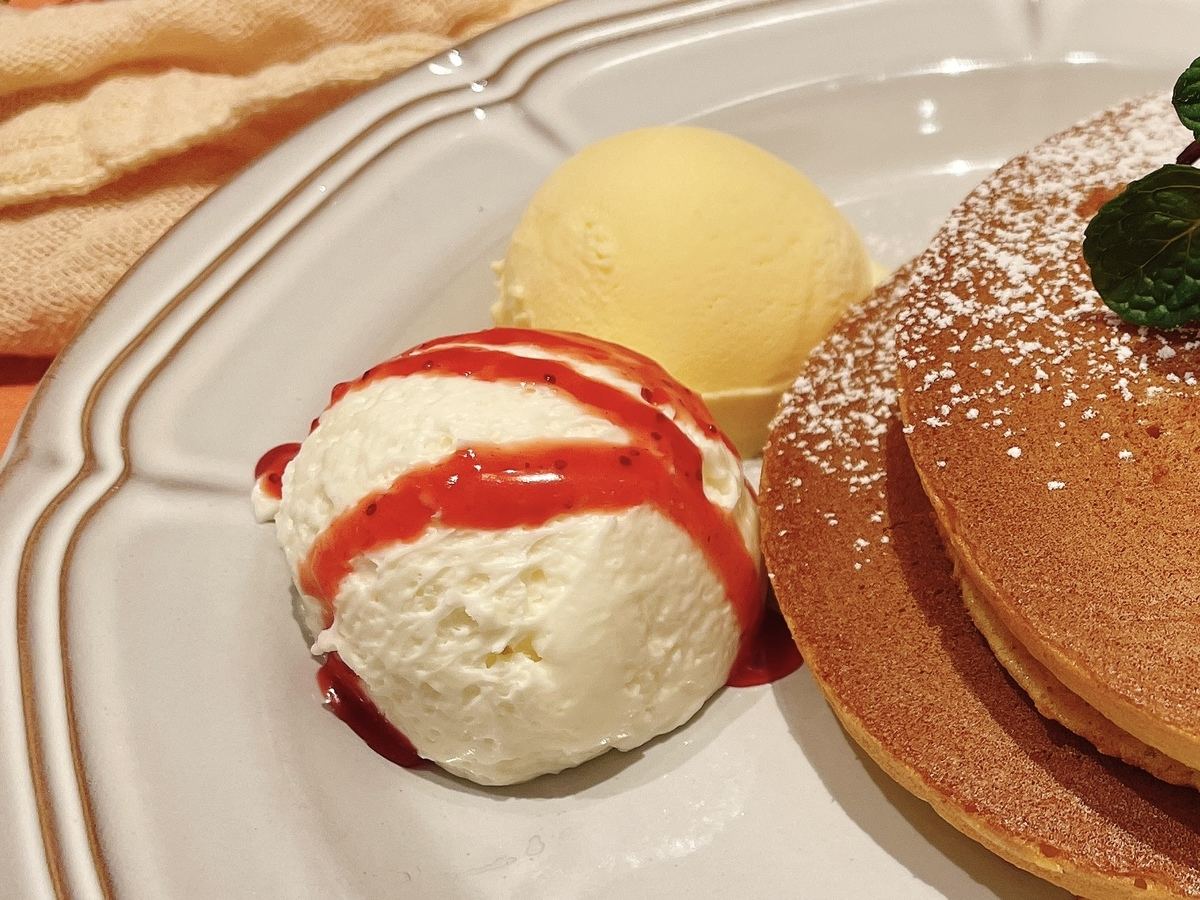 バニラアイスと特製チーズクリーム