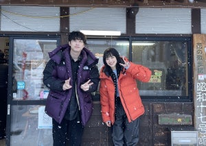 小松菜奈＆坂口健太郎、雪道にハマる軽トラ救助に挑む「押しましょう」