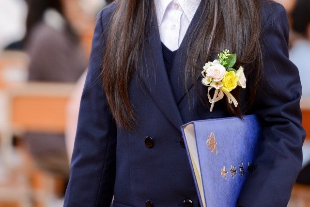 小学生の卒業式におすすめの服装とは 女子 男子 保護者別に紹介 マイナビニュース