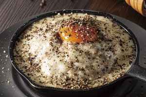 モッツアレラチーズと「たっぷり」ブラックペッパーのキーマカレー発売