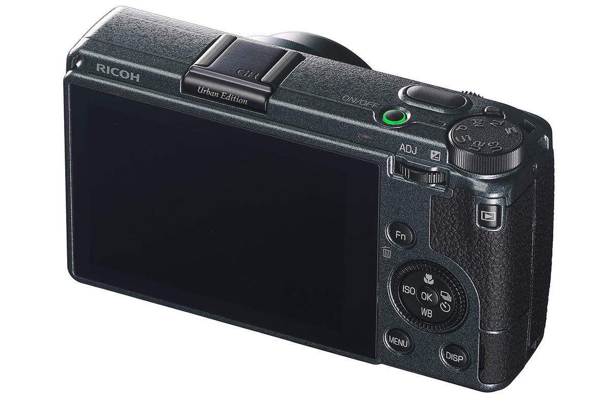 リコー、メタリックグレーの「RICOH GR IIIx」 全世界2,000台限定