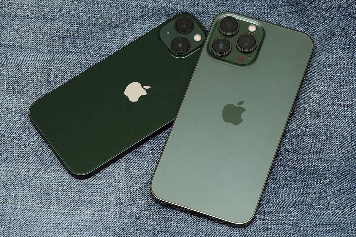 iPhone 13シリーズの新色「グリーン」を入手! 深みのある色合いが魅力
