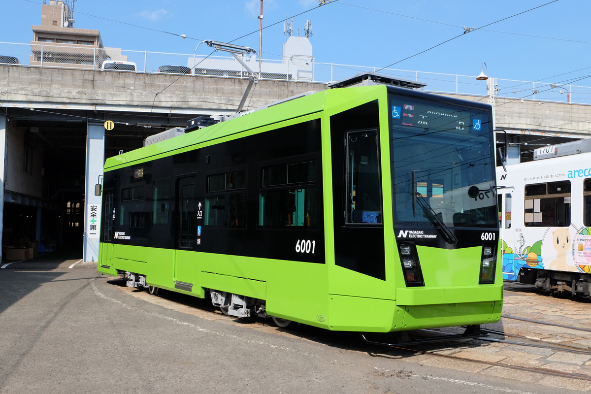 長崎電気軌道、新型車両6000形3/24運行開始 - バリアフリー促進へ | マイナビニュース