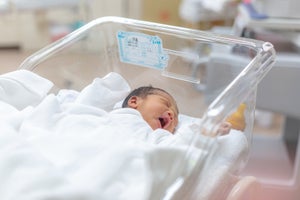 初産婦の1割「産後退院したら自宅でほとんど一人で育児予定」