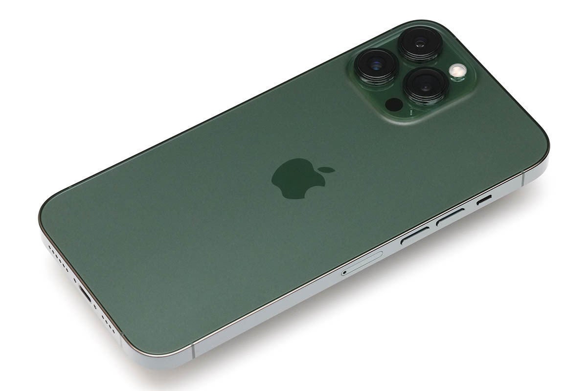 ついに発売！ 新iPhone SEとiPhone 13のグリーン系カラー、どんな人におすすめ？ | マイナビニュース