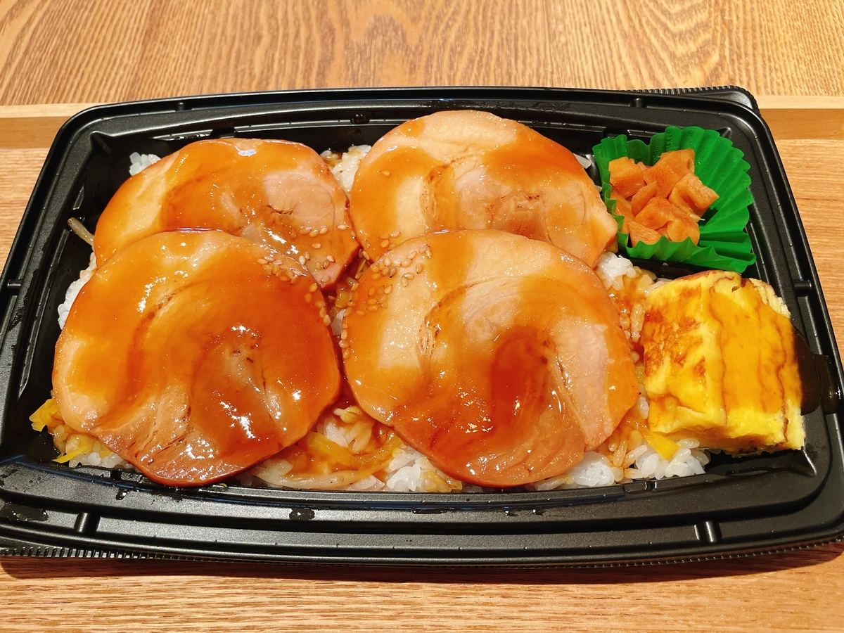 タレにこだわり、タレに食材を合わせた鳥羽シェフ初のコンビニ弁当