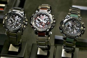 G-SHOCKの話題作「MTG-B3000」を実機写真で！