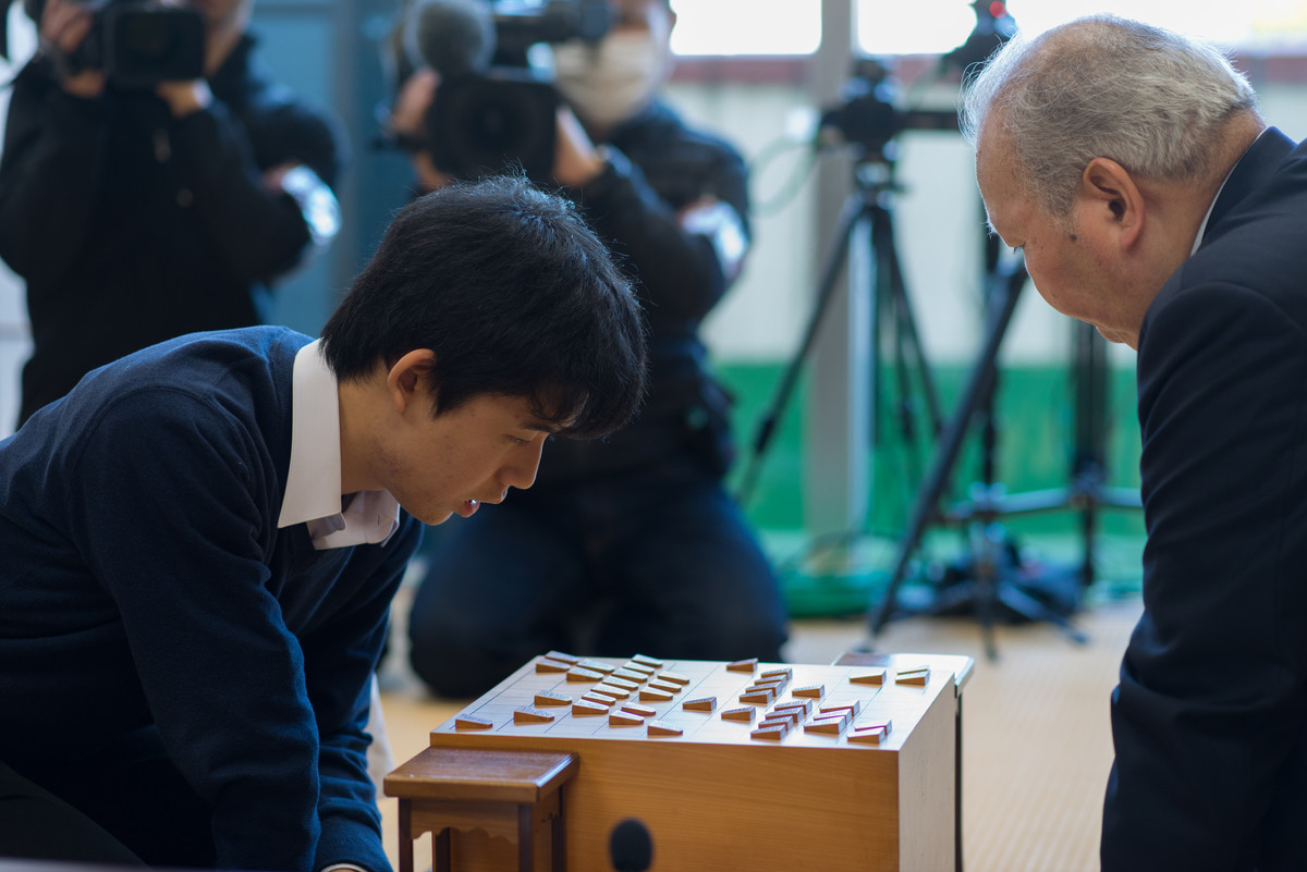 藤井聡太よ、君が来るまで待っていた すごすぎる将棋界をサバンナ高橋が語る | マイナビニュース