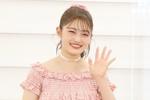 井上咲楽、美デコルテ＆お腹チラ見せ　下着モデル就任で「筋トレ頑張りました」