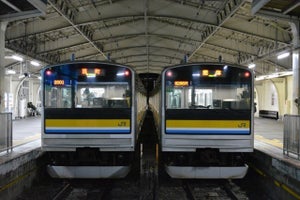 JR鶴見線205系の貸切列車で行く「港湾・工場夜景の旅」5月に開催へ