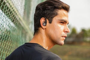 Tribit、耳かけ型のスポーツ用完全ワイヤレスイヤホン「MoveBuds H1」