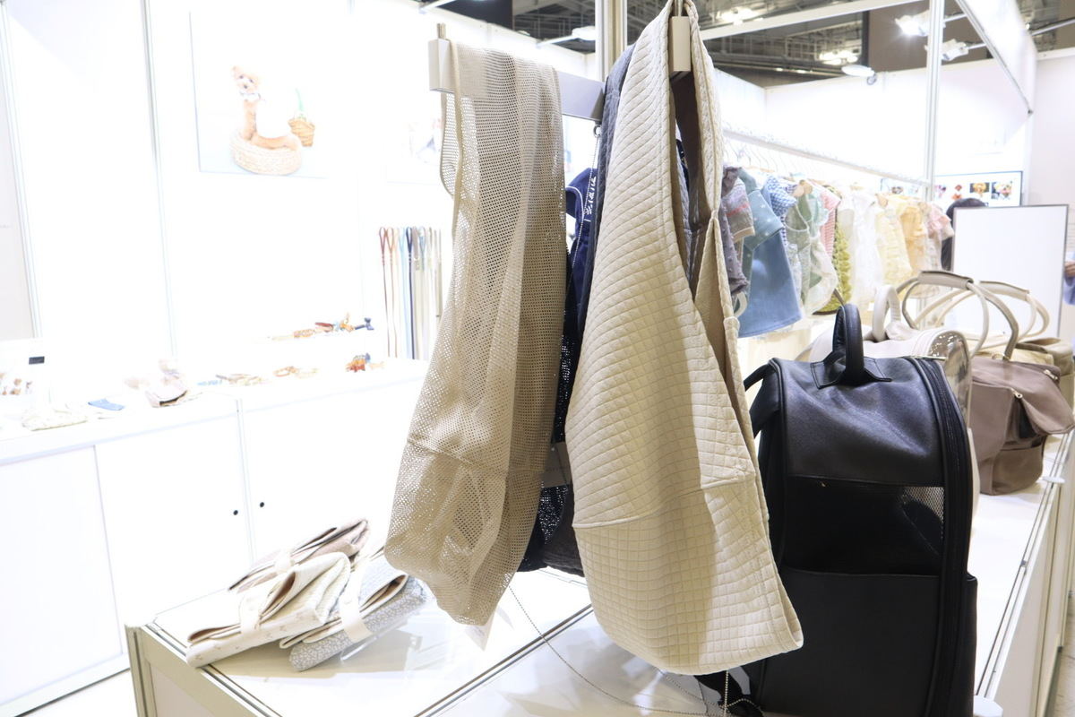 「monchéri」が展開するスリング