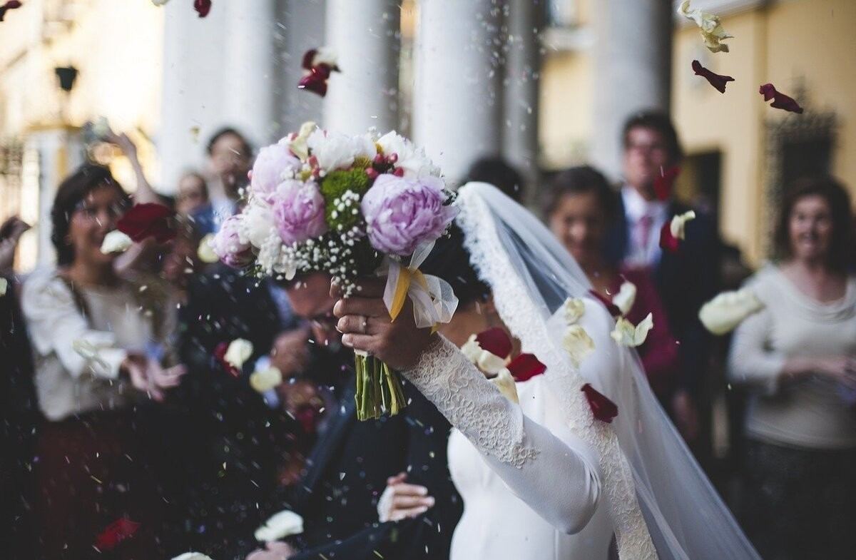 仏滅に結婚式をしてもいいのか悩んでいる人は参考にしてください