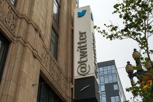 イーロン・マスク氏がTwitterに買収提案、「Twitterは非公開化すべき」
