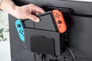Nintendo Switchをドックごとモニター裏に設置できるVESAマウントホルダー