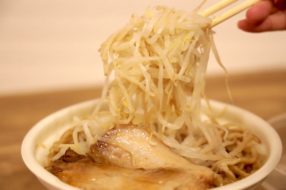 二郎インスパイア系「中華蕎麦とみ田監修 デカ豚ラーメン」