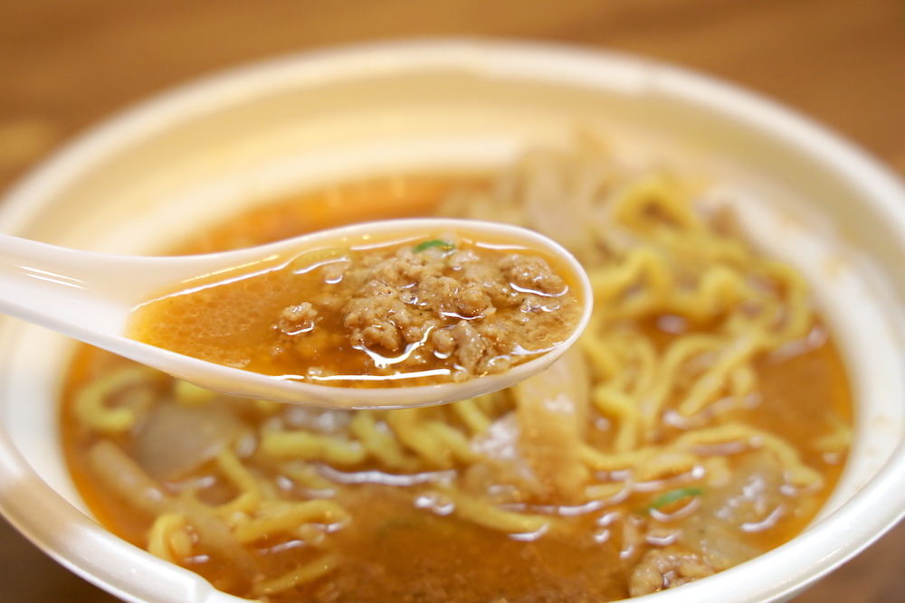 ザラリとした濃厚がヤミツキ!「札幌すみれ監修 濃厚みそラーメン」