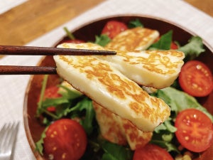 【カルディ】SNSで話題! モキュムチ食感の焼くチーズ「ハルーミチーズ」が激旨だった!
