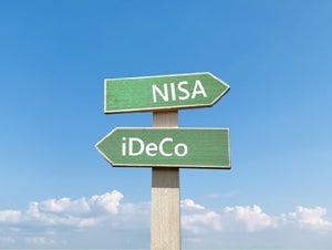 「iDeCo」と「つみたてNISA」、新入社員が始めるならどっちがおすすめ？