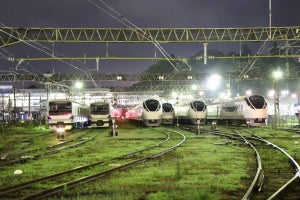 JR東日本、夜のいわき駅構内にてE657系車両撮影会と車内体験ツアー
