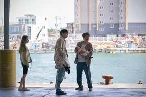 赤ちゃんを高く売るために取り引き!? 是枝裕和監督『ベイビー・ブローカー』場面写真公開