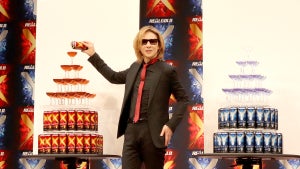YOSHIKIと日本コカ・コーラがタッグを組んだ「リアルゴールド X/Y」コンセプトは?