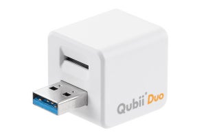 iPhoneもAndroidも充電しながらバックアップできる「Qubii Duo」