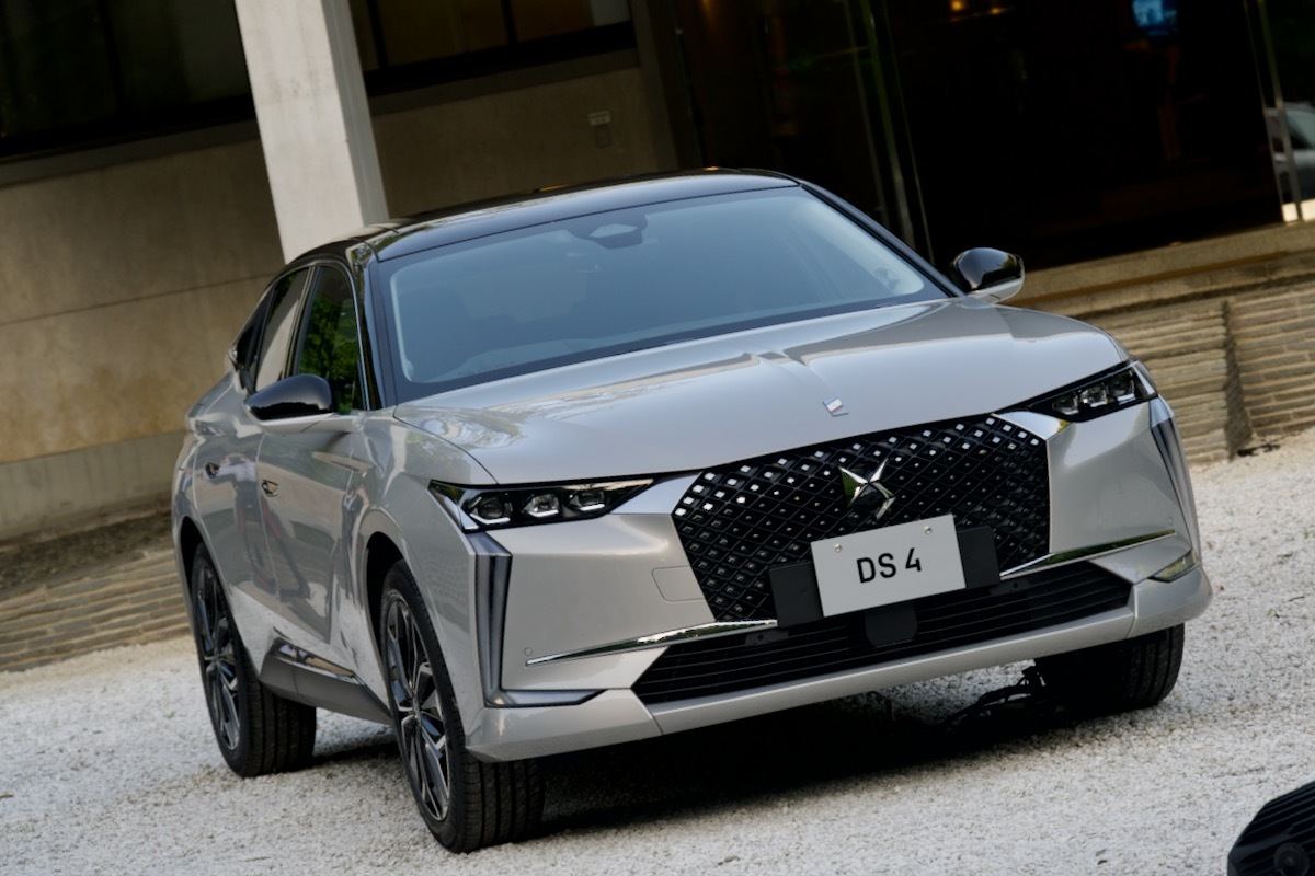 DSオートモービルの新型ハッチバック「DS4」