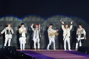 7 MEN 侍、GirlsAwardサプライズ登場に会場沸く! 嵐・キンプリ楽曲カバー