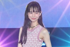 井桁弘恵、スレンダー美ボディ際立つパンツコーデ　ほっそり二の腕も披露