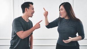 いたちごっこの意味とは? 語源やなぜいたちなのか、類語に英語まで解説