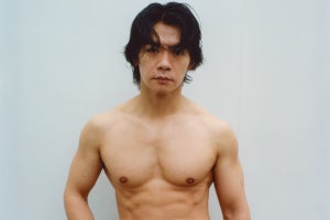 マヂラブ野田、セクシーマッチョ撮影「もっと筋肉を締めてくればよかった」