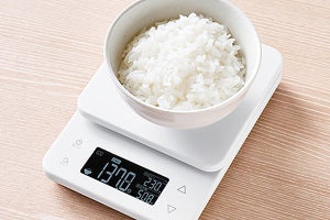 エレコム、ご飯のカロリー・炭水化物量を計測できるキッチンスケール