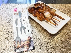 【地味にスゴイ】ダイソーの『やきとりを外して食べるフォーク』でありとあらゆる"串物"を外しまくってみた