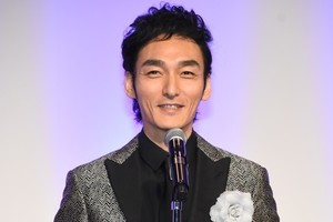 草なぎ剛、ギャラクシー賞贈賞式で歓喜「2022年、俺勝っちゃうんじゃないかなって!」