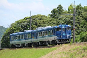 JR西日本の観光列車「あめつち」岡山DCで因美線を初運行、津山駅へ