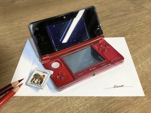 【神業】色鉛筆で描かれた3DSに「すごすぎぃーーー!!」「え、本物じゃないの?w」と驚きの声! - 指紋や汚れなど細部まで再現