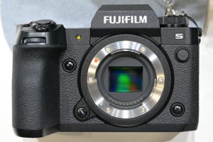富士フイルム「X-H2S」実機リポート　新フラグシップカメラと望遠レンズを目撃！