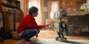 二宮和也、相棒のロボット・タングに「可愛い」謎の組織に追われる2人の映像公開