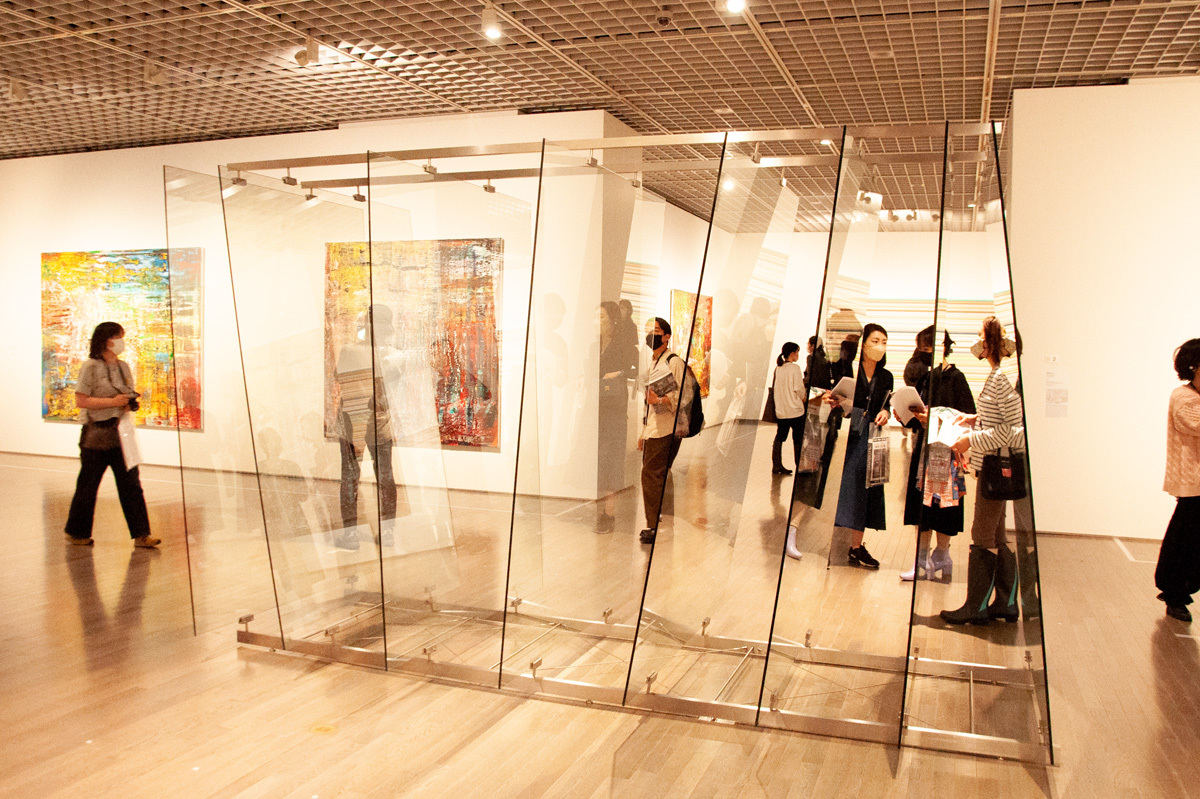 ＜8枚のガラス＞ (c)Gerhard Richter 2022(07062022)